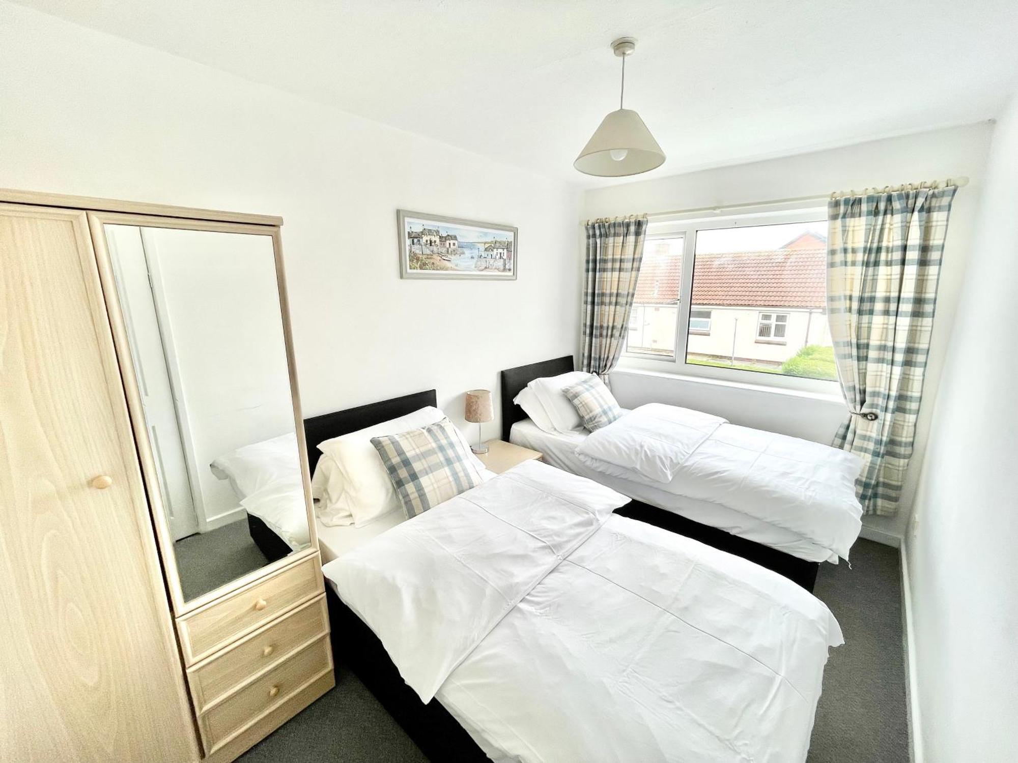Cae Glas Apartments Holyhead Exterior photo